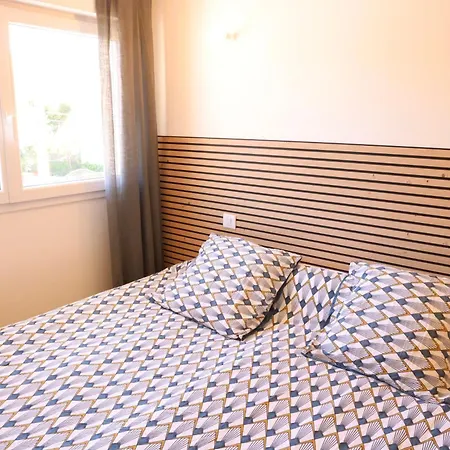 Maison De Confort A Et A 10 Minutes A Pied De La بيت للعطل