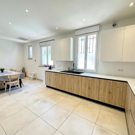 Maison De Confort A Et A 10 Minutes A Pied De La * كان